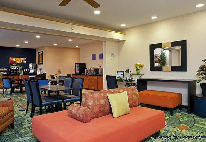 Fairfield Inn&Suites Lansing West Delta Center Township Restaurant foto